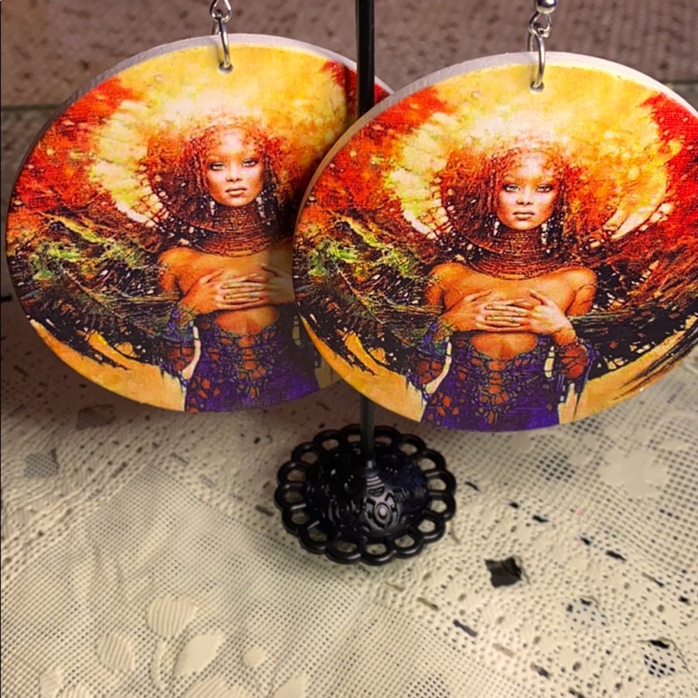 RIHANNA - Queen 👑 Wooden Earrings